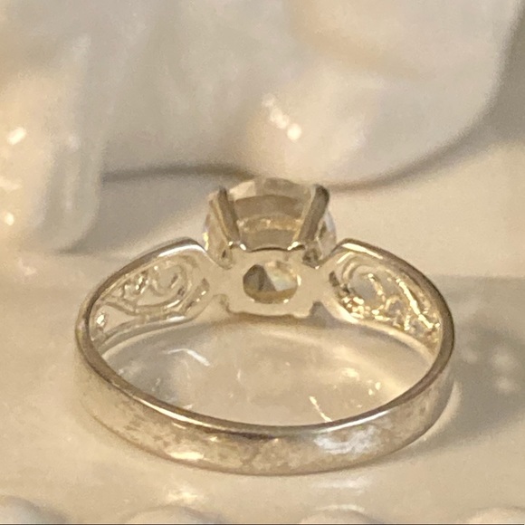 Round solitaire ring - Picture 9 of 12